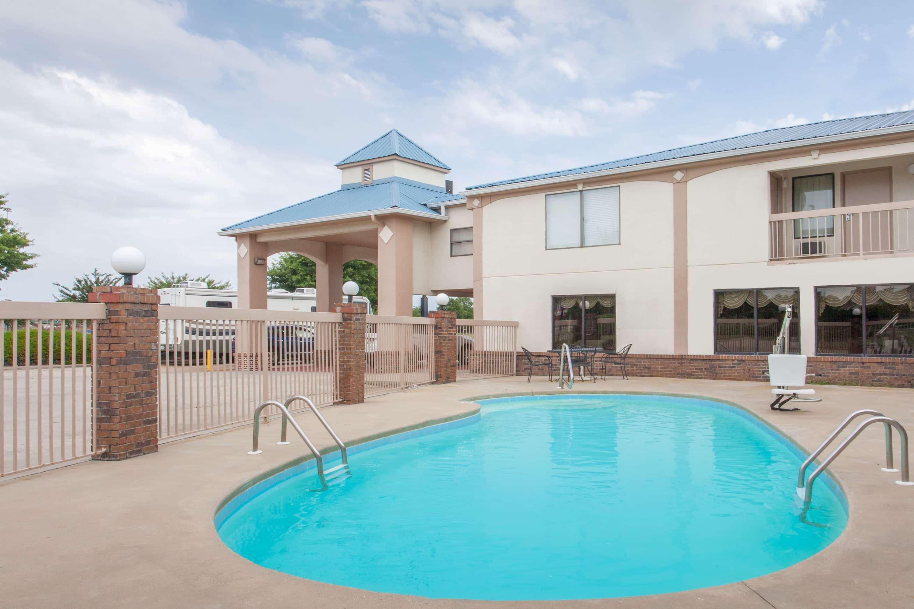 Quality Inn & Suites Decatur Priceville I-65 Eksteriør billede