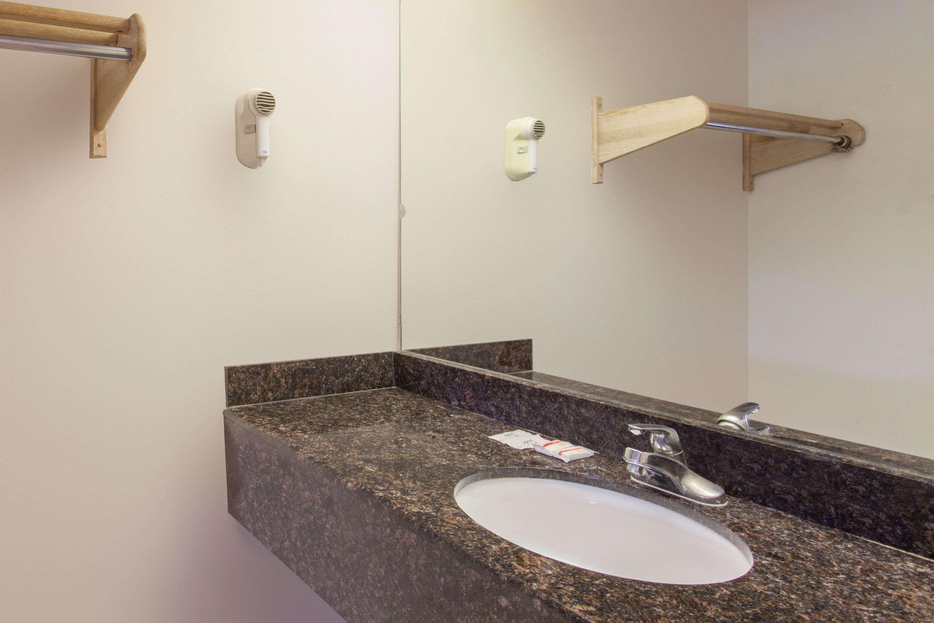 Quality Inn & Suites Decatur Priceville I-65 Eksteriør billede