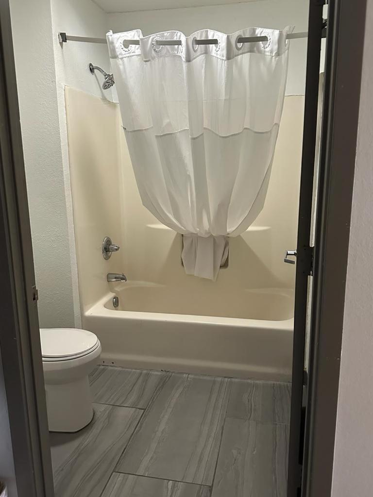 Quality Inn & Suites Decatur Priceville I-65 Eksteriør billede