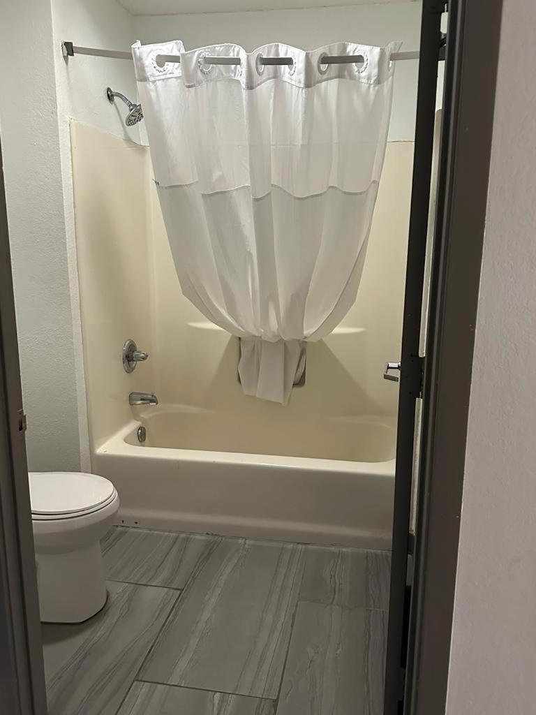 Quality Inn & Suites Decatur Priceville I-65 Eksteriør billede