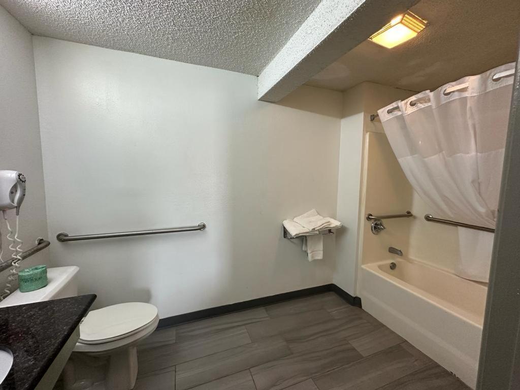 Quality Inn & Suites Decatur Priceville I-65 Eksteriør billede