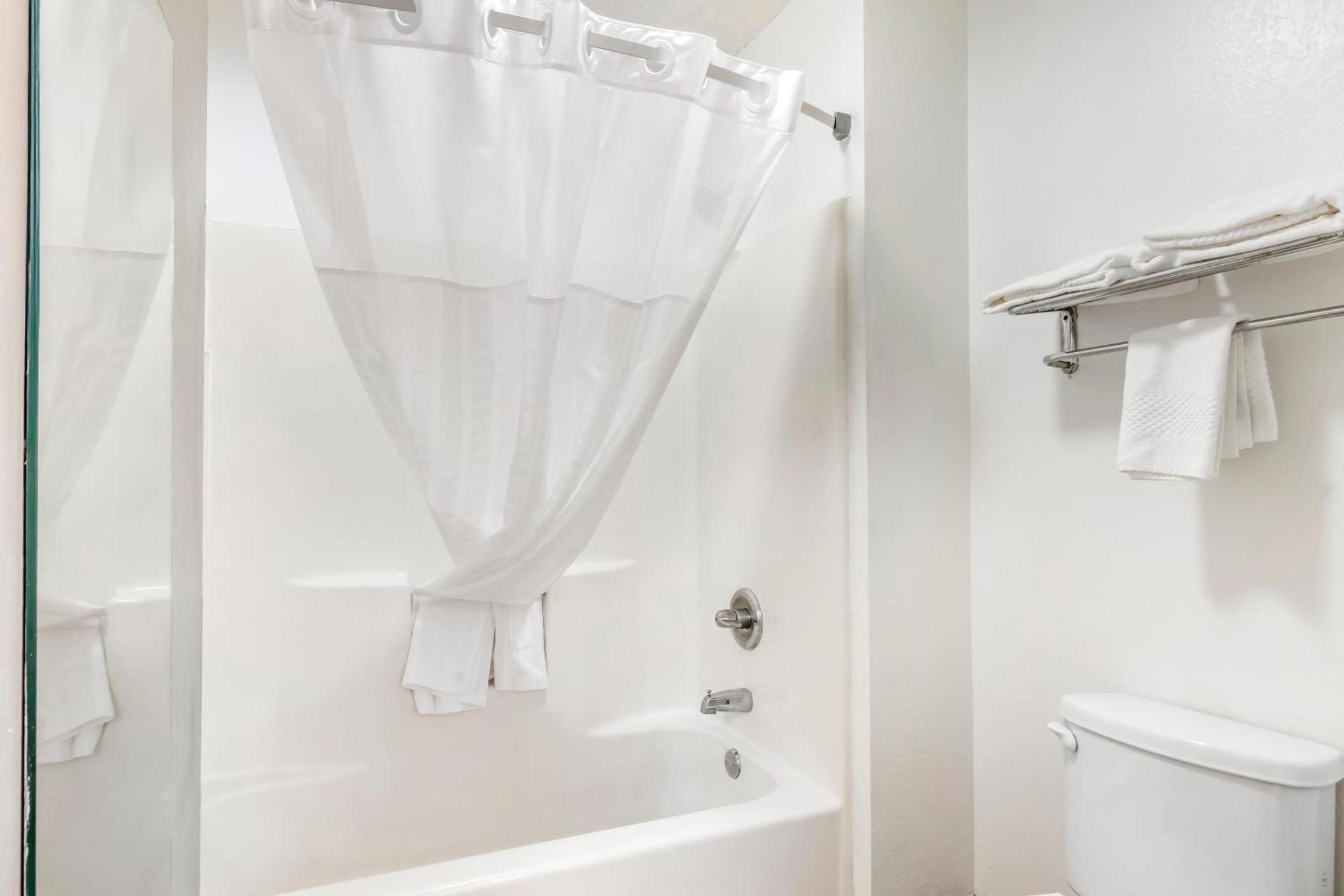 Quality Inn & Suites Decatur Priceville I-65 Eksteriør billede
